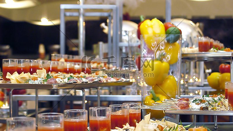 翻糖与奶油霜：揭秘哪种糕点装饰更容易定型